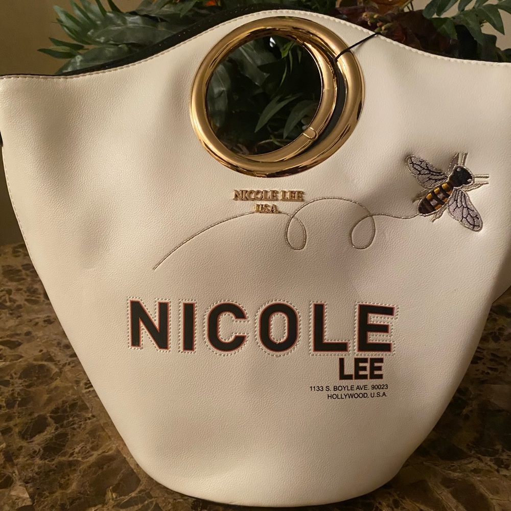 Very beautiful stylist purse must see